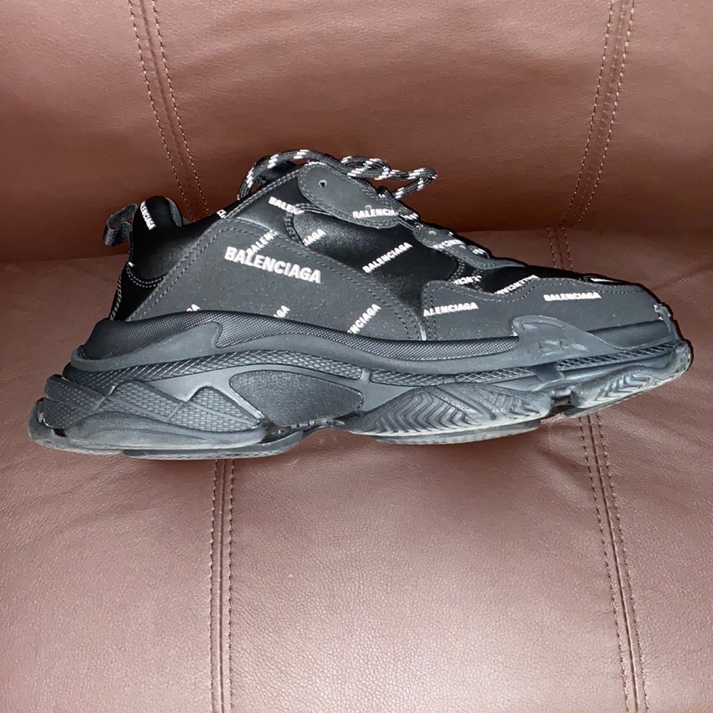 Balenciaga Triple S Sneaker black/white allover logo size 12/45E.
